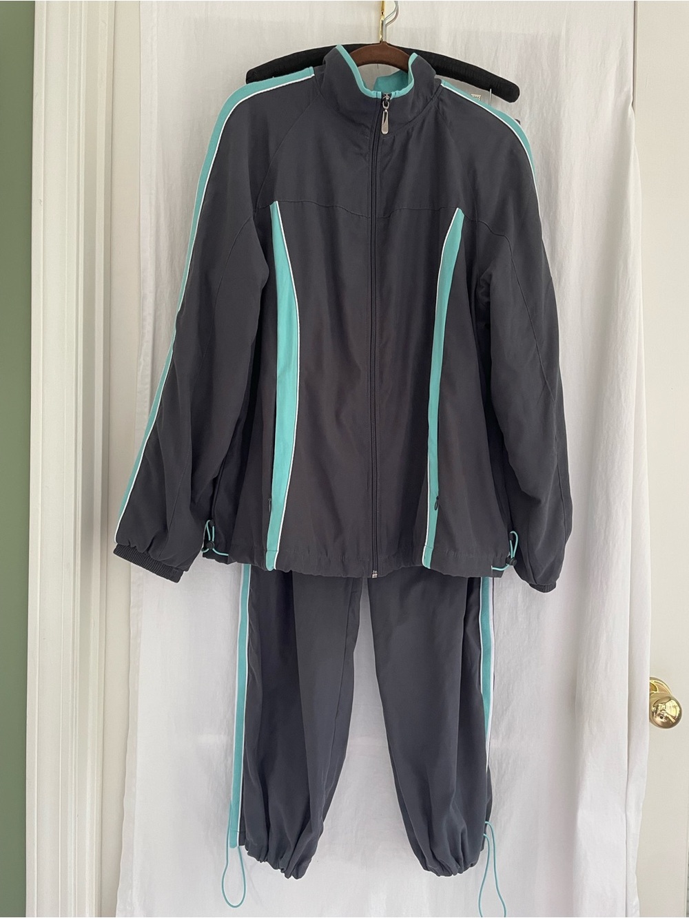 GreenTea Gray Tracksuit with Blue-Green Trim